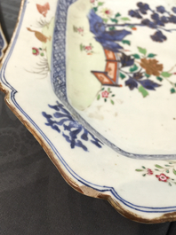 Une terrine sur son support en porcelaine de Chine famille rose, Qianlong